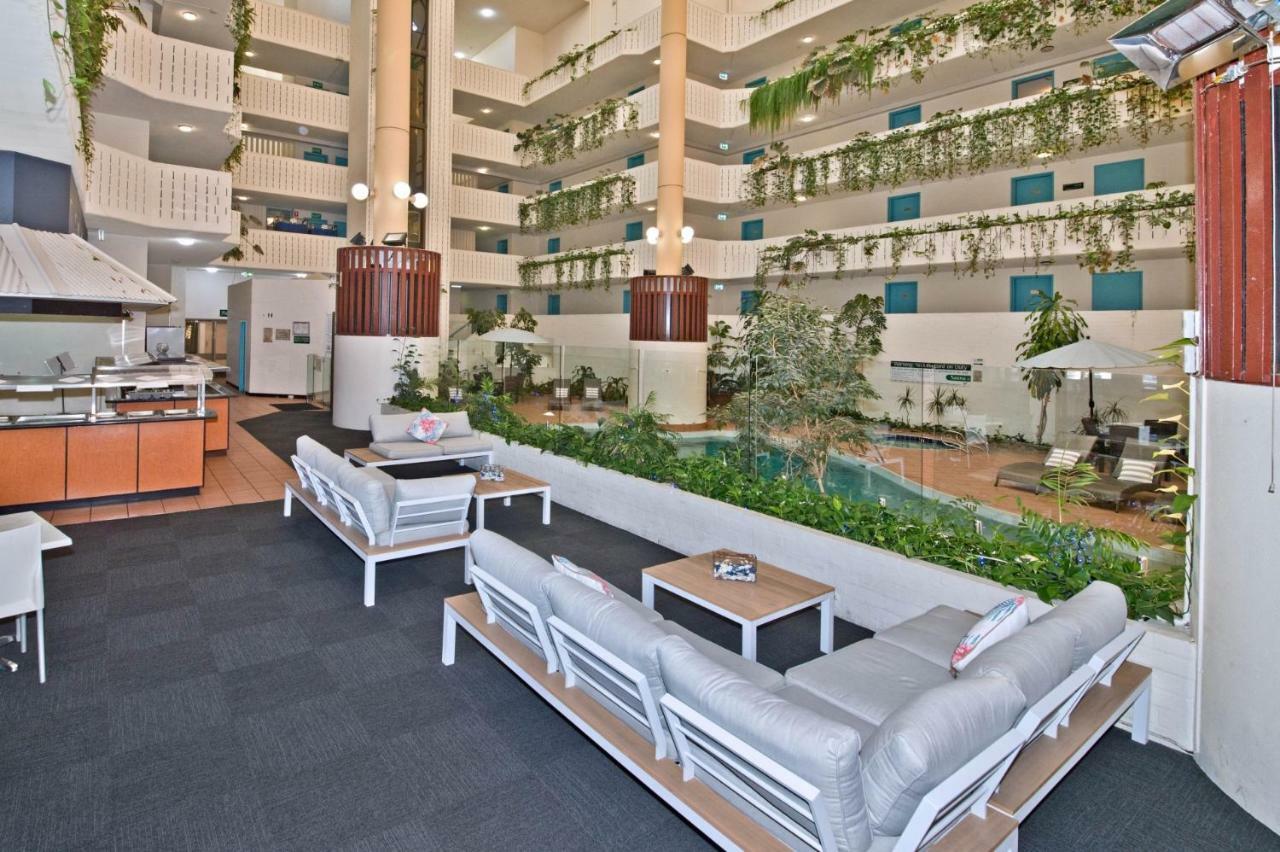 Atrium Hotel Мандура Екстериор снимка